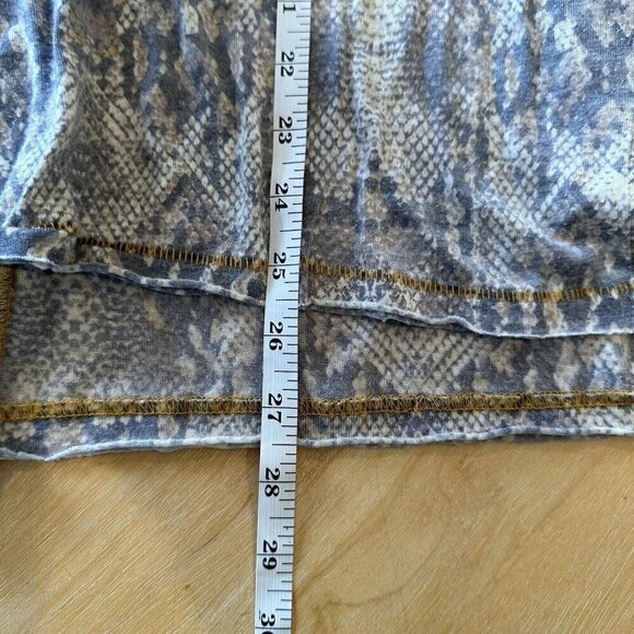Free People We the Free Python Printed Tshirt Womens Gray Short Sleeve Snake PS - Picture 9 of 9